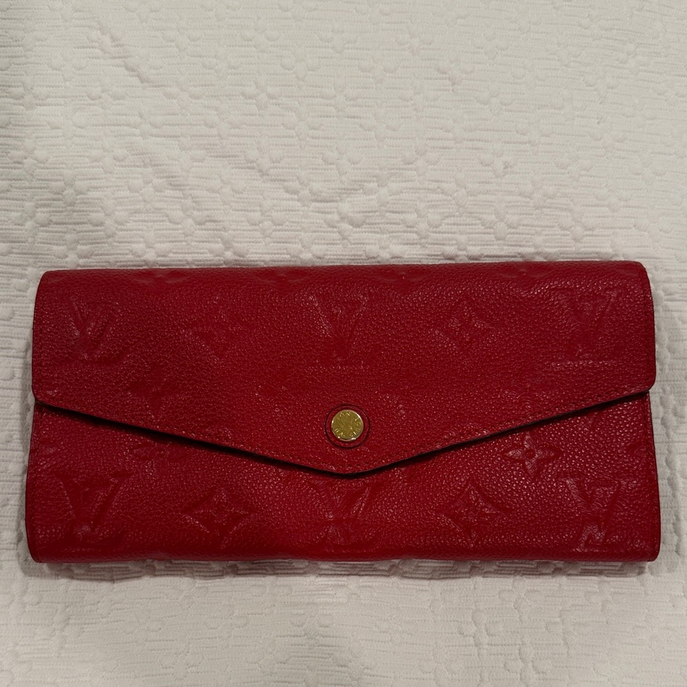 Louis Vuitton PF. Curieuse M. Emper. Cerise
